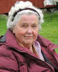 Karin Boberg f. 1933, pensionerad lärare, gift med Lars Bertil Nilsson och bosatt i Fjugesta - klicka f�r att f�rstora