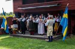 �rebro Spelmanslag underh�ll med folkmusik p� Nationaldagen 2017 - klicka f�r att f�rstora