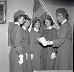 Fem kvinnor i samband med invigning av lottor i Kvistbro kyrka. - klicka fr att frstora
