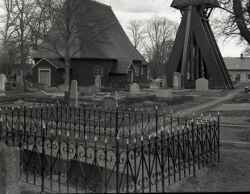 Kvistbro kyrka och kyrkogård. - klicka f�r att f�rstora