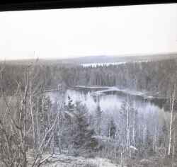 Utsikt �ver en sj� under en trolig utflykt - klicka f�r att f�rstora