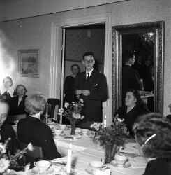 Sigurd Paulsson under Knista kyrkok�rs 20-�rsjubileum. - klicka f�r att f�rstora