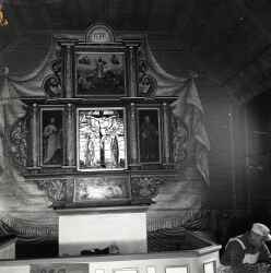 Altartavlan i samband med restaureringen av Kvistbro kyrka - klicka fr att frstora