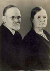 Snickaren Karl Johansson och hans hustru - klicka f�r att f�rstora
