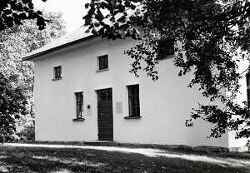 Bönhuset vid Riseberga - klicka f�r att f�rstora