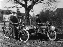 M�n p� motorcyklar, Excelsior o HD  - klicka f�r att f�rstora